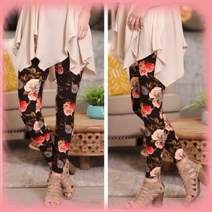 **PLUS SIZE** Rose Floral Print Leggings